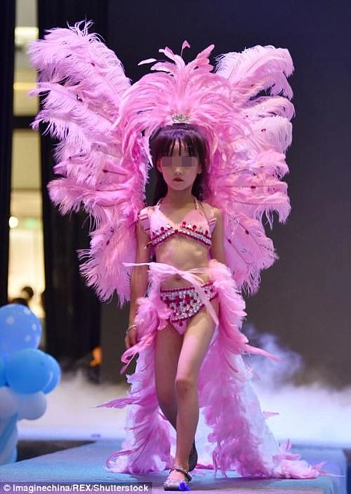 Đất nước tỷ dân có nhiều show nội y bị ném đá nhất năm 2017