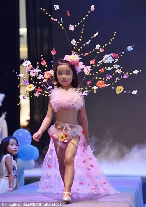 Đất nước tỷ dân có nhiều show nội y bị ném đá nhất năm 2017