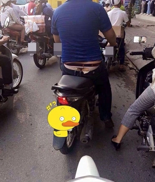 Đâu cớ gì phụ nữ đàn ông nhiều khi cũng ăn mặc nhố nhăng đến khó coi
