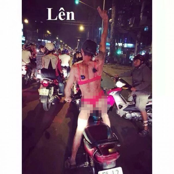 Đâu cớ gì phụ nữ đàn ông nhiều khi cũng ăn mặc nhố nhăng đến khó coi