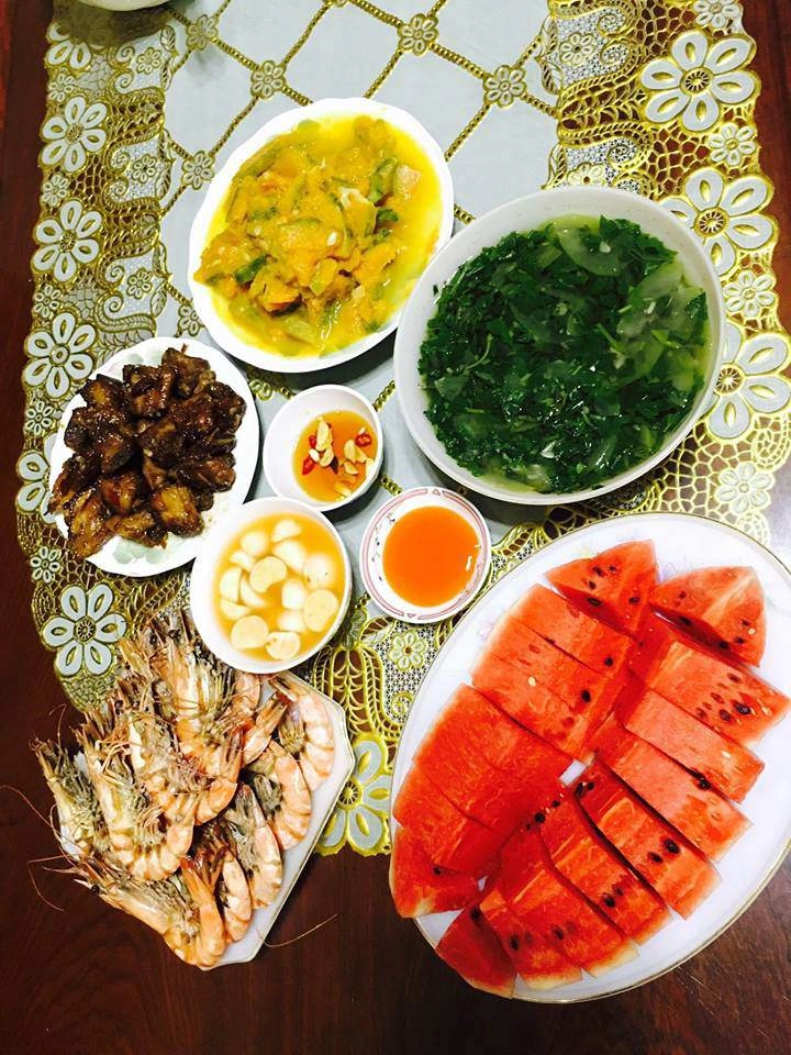 Dâu đảm 3 con miệt mài vào bếp nấu ăn làm hài lòng gia đình chồng tứ đại đồng đường