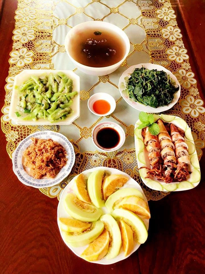 Dâu đảm 3 con miệt mài vào bếp nấu ăn làm hài lòng gia đình chồng tứ đại đồng đường