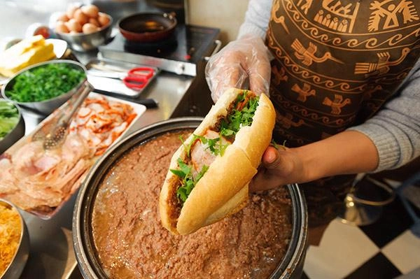 Đầu tư hẳn 23 nghìn cho bữa sáng kiểu tây nhưng cô gái nhận về cái kết đắng ngắt