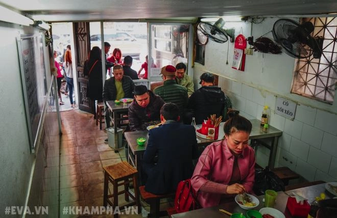 Đầu tuần đổi gió lên phố cổ ăn xôi chả cua trứ danh hà nội