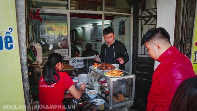 Đầu tuần đổi gió lên phố cổ ăn xôi chả cua trứ danh hà nội