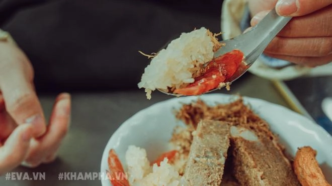 Đầu tuần đổi gió lên phố cổ ăn xôi chả cua trứ danh hà nội