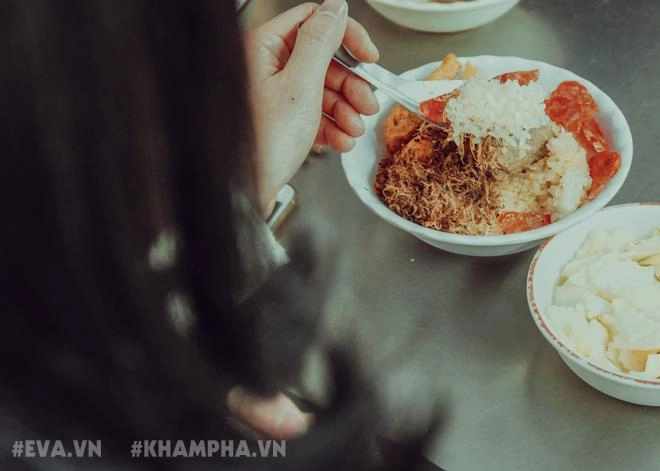 Đầu tuần đổi gió lên phố cổ ăn xôi chả cua trứ danh hà nội