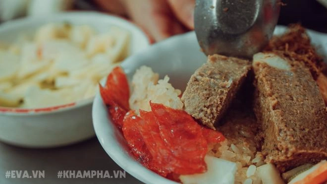 Đầu tuần đổi gió lên phố cổ ăn xôi chả cua trứ danh hà nội