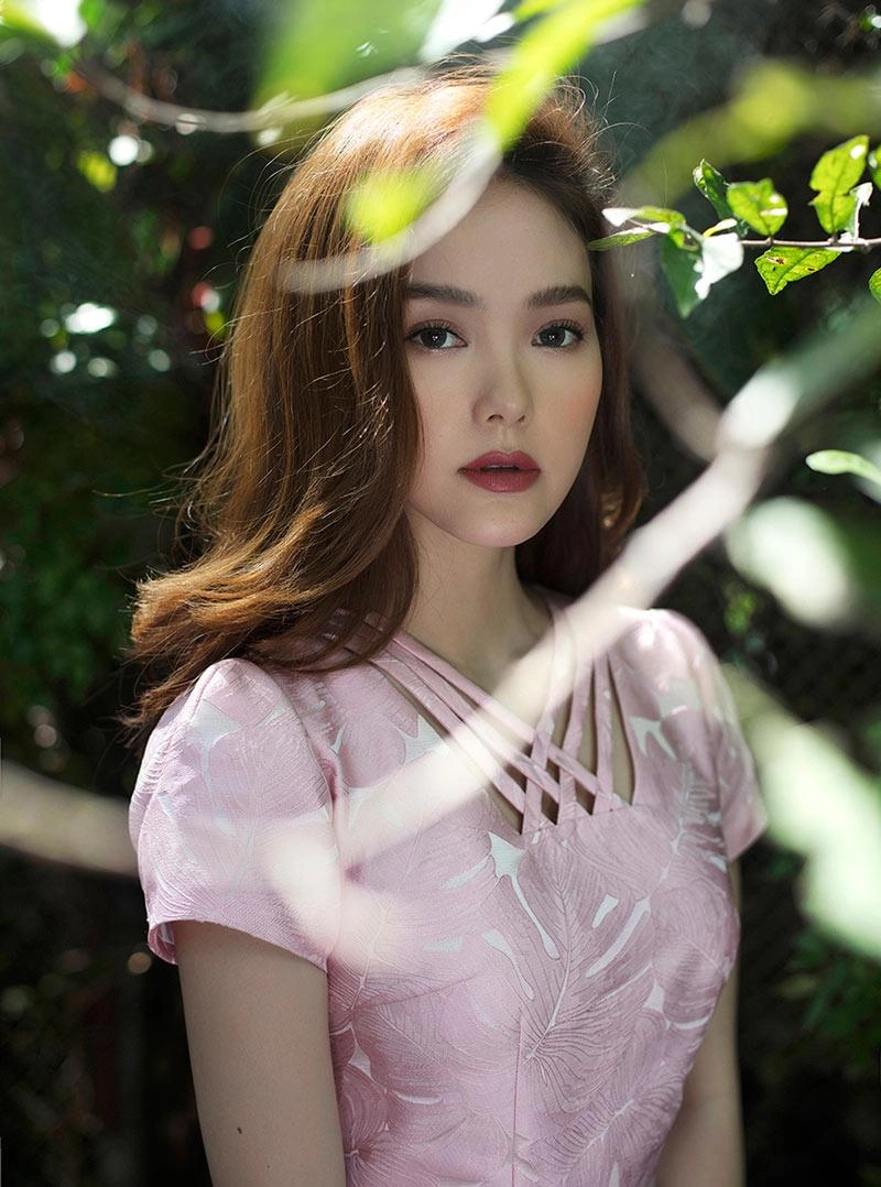 Đây là cách minh hằng chọn váy để khoe được vòng eo con kiến vạn người mê