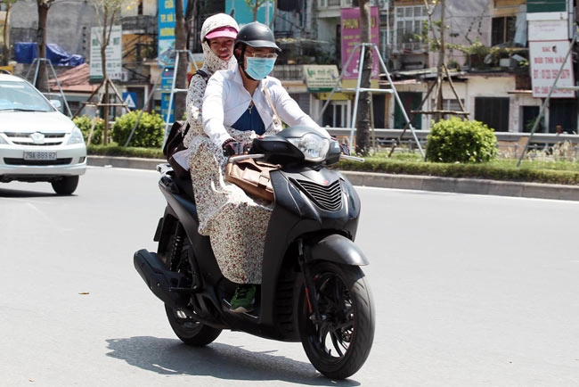 Đây là những hình ảnh thời trang chống nắng bá đạo nhất mùa hè năm nay