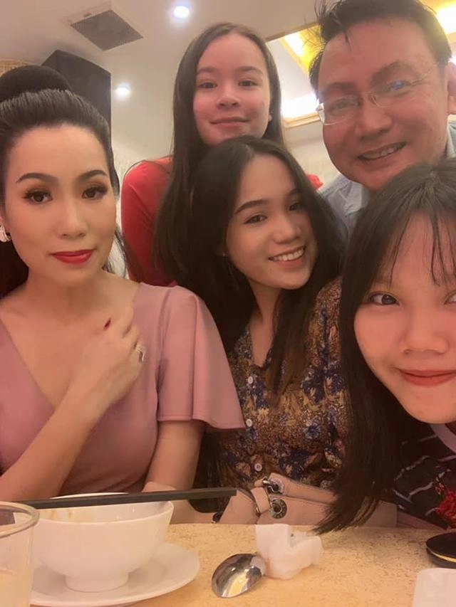 Dậy thì thành công con của nsưt trịnh kim chi và 3 bé gái này gây choáng vì quá đẹp
