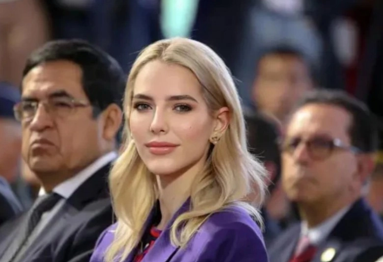 Đệ nhất phu nhân gen z duy nhất trên thế giới xinh như mộng thân hình chuẩn mẫu với múi bụng cuồn cuộn