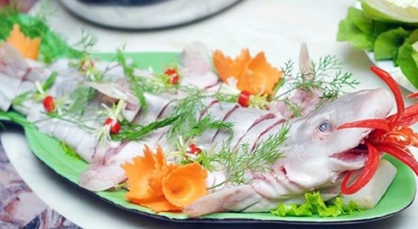 Đến quảng bình uống tiết mãng xà biển ăn gỏi thủy quái bạn đã thử chưa