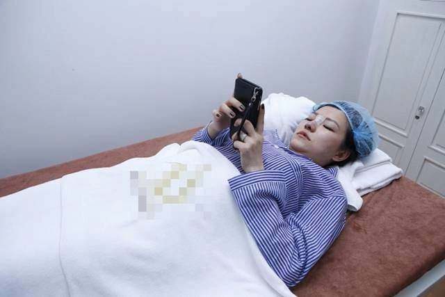 Đều từng dao kéo thử cân trình nhan sắc giữa hai mỹ nhân hot nhất những ngày qua