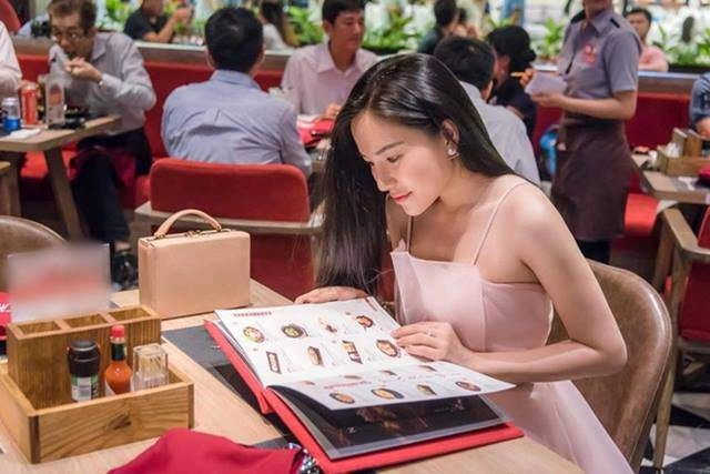 Đều từng dao kéo thử cân trình nhan sắc giữa hai mỹ nhân hot nhất những ngày qua