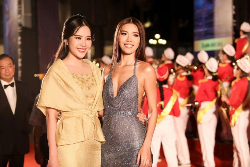 Diện váy xuyên thấu quá hiểm minh tú thu hút hết mọi ánh nhìn trên thảm đỏ