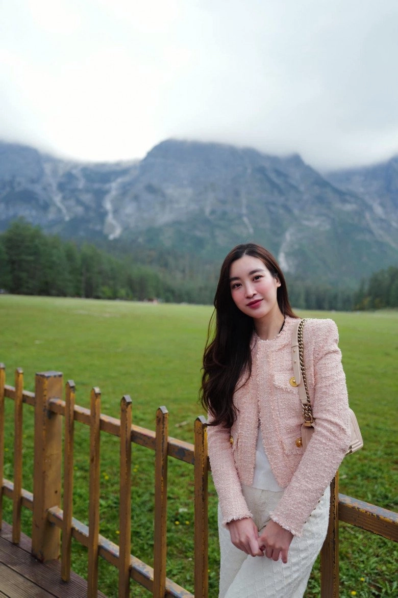 Đỗ mỹ linh sau sinh được khen một điểm vàng nhan sắc hiếm mẹ bỉm nào giữ được