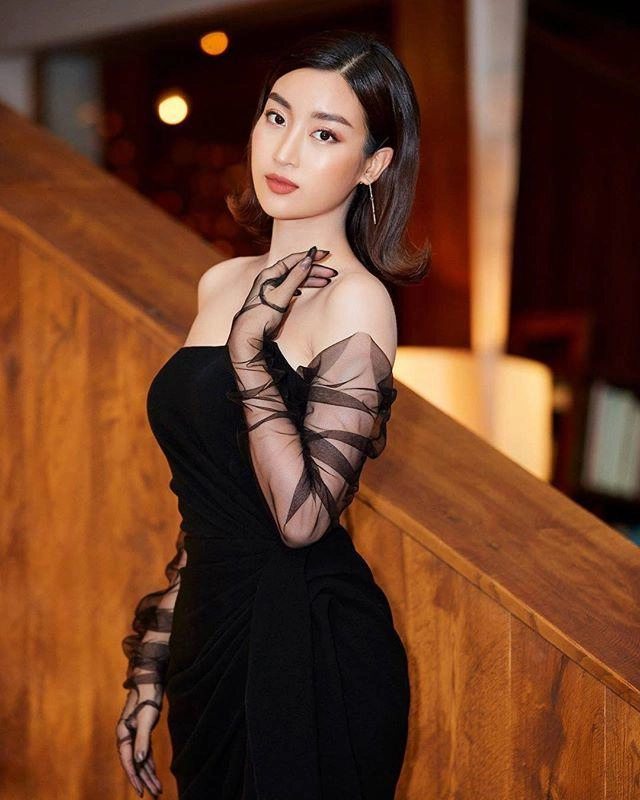 Đỗ mỹ linh và những lần hóa thân thành bà cô vì kiểu trang điểm lạm dụng son phấn