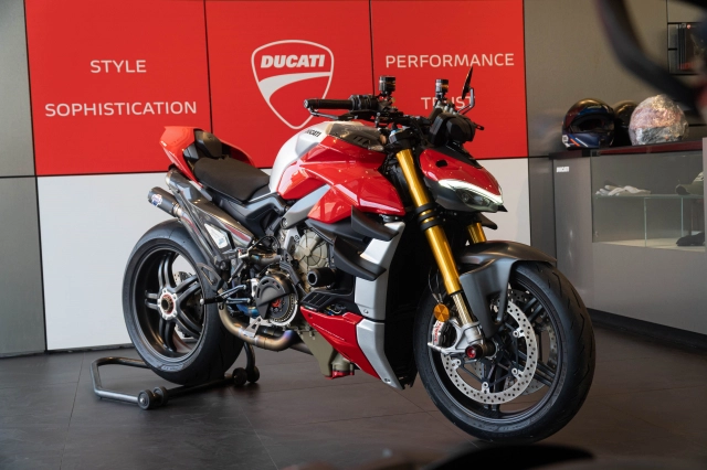 Ducati streetfighter v4 s độ gần 2 tỷ đồng của biker việt sở hữu 4 chữ ký đắt giá