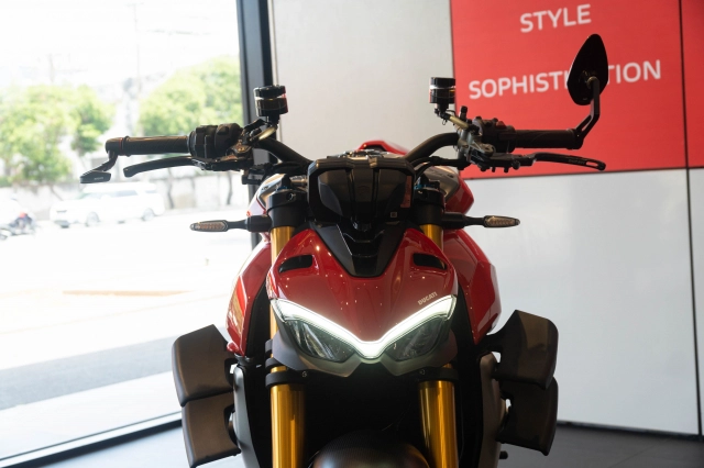 Ducati streetfighter v4 s độ gần 2 tỷ đồng của biker việt sở hữu 4 chữ ký đắt giá