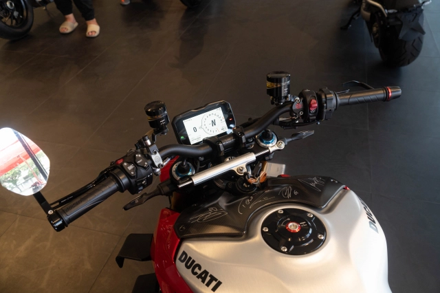 Ducati streetfighter v4 s độ gần 2 tỷ đồng của biker việt sở hữu 4 chữ ký đắt giá