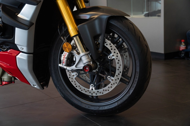 Ducati streetfighter v4 s độ gần 2 tỷ đồng của biker việt sở hữu 4 chữ ký đắt giá