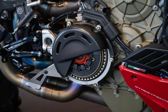 Ducati streetfighter v4 s độ gần 2 tỷ đồng của biker việt sở hữu 4 chữ ký đắt giá