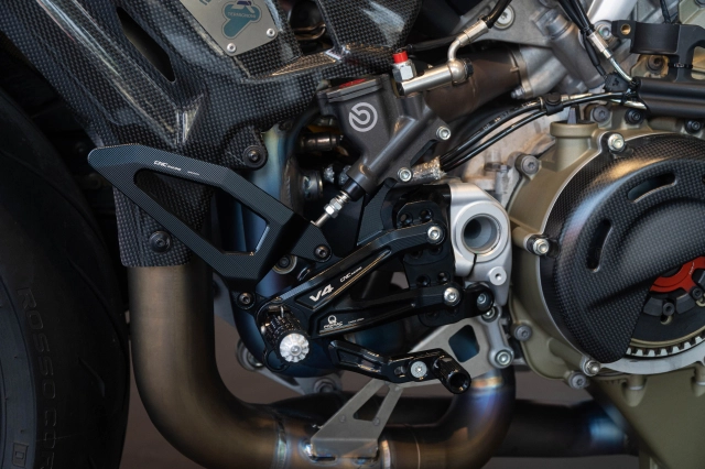 Ducati streetfighter v4 s độ gần 2 tỷ đồng của biker việt sở hữu 4 chữ ký đắt giá