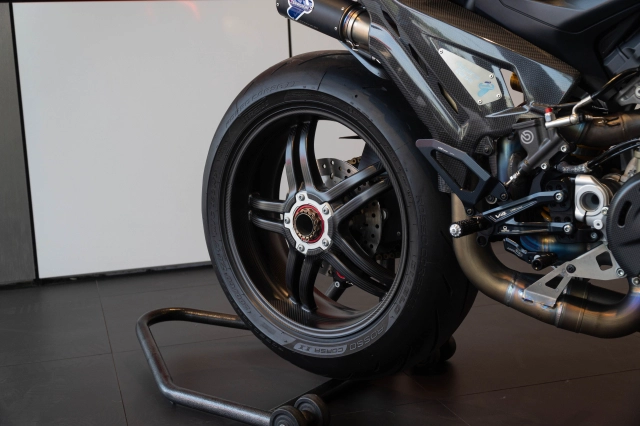 Ducati streetfighter v4 s độ gần 2 tỷ đồng của biker việt sở hữu 4 chữ ký đắt giá