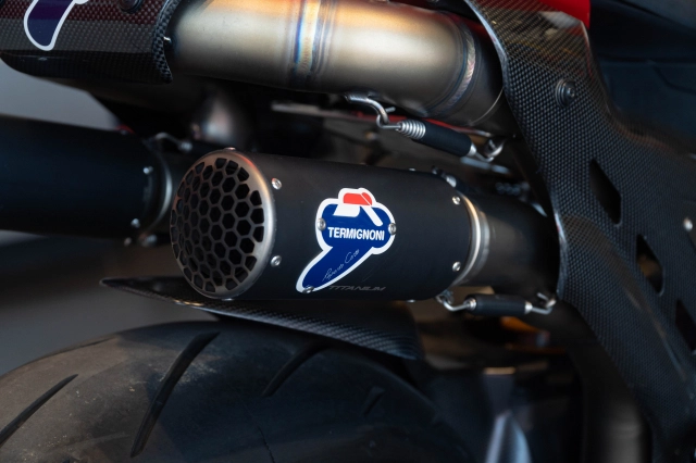 Ducati streetfighter v4 s độ gần 2 tỷ đồng của biker việt sở hữu 4 chữ ký đắt giá