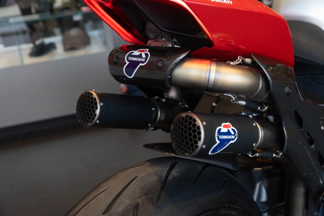 Ducati streetfighter v4 s độ gần 2 tỷ đồng của biker việt sở hữu 4 chữ ký đắt giá