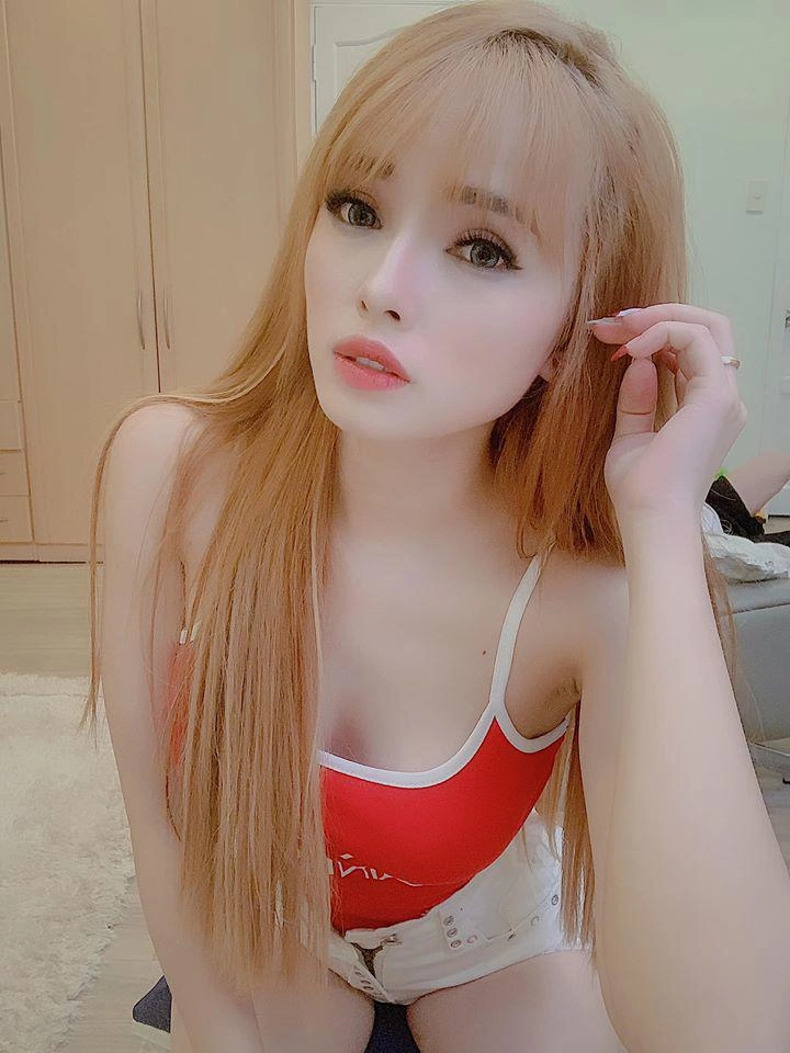 Dụi mắt năm lần bảy lượt không nhận ra bà xã lê hoàng vì khuôn mặt quá khác lạ