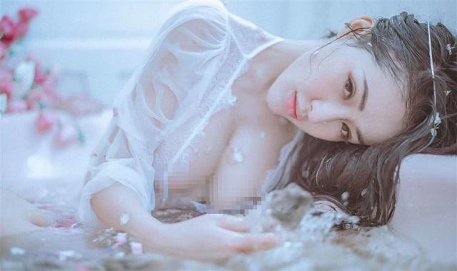 Dung nhan 3 cô gái tự xưng thánh nữ người khoe thân tai tiếng kẻ gột bùn lên hương