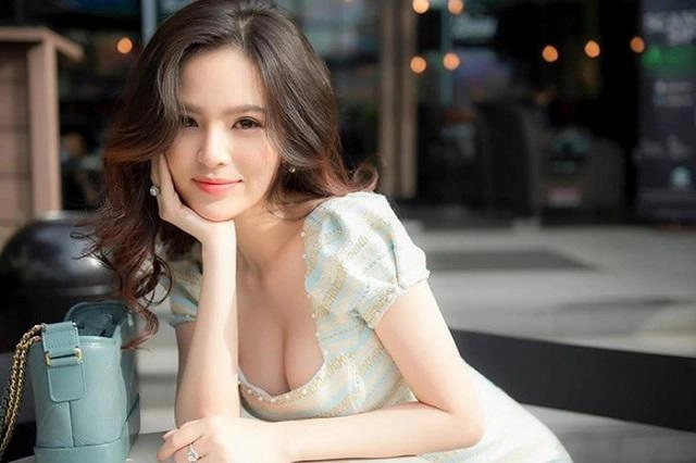 Dung nhan 3 cô gái tự xưng thánh nữ người khoe thân tai tiếng kẻ gột bùn lên hương