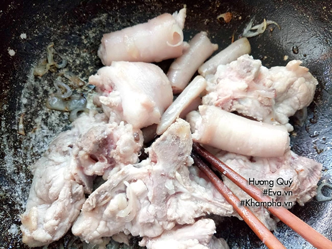Đuôi heo hầm rau củ thơm ngon bổ dưỡng