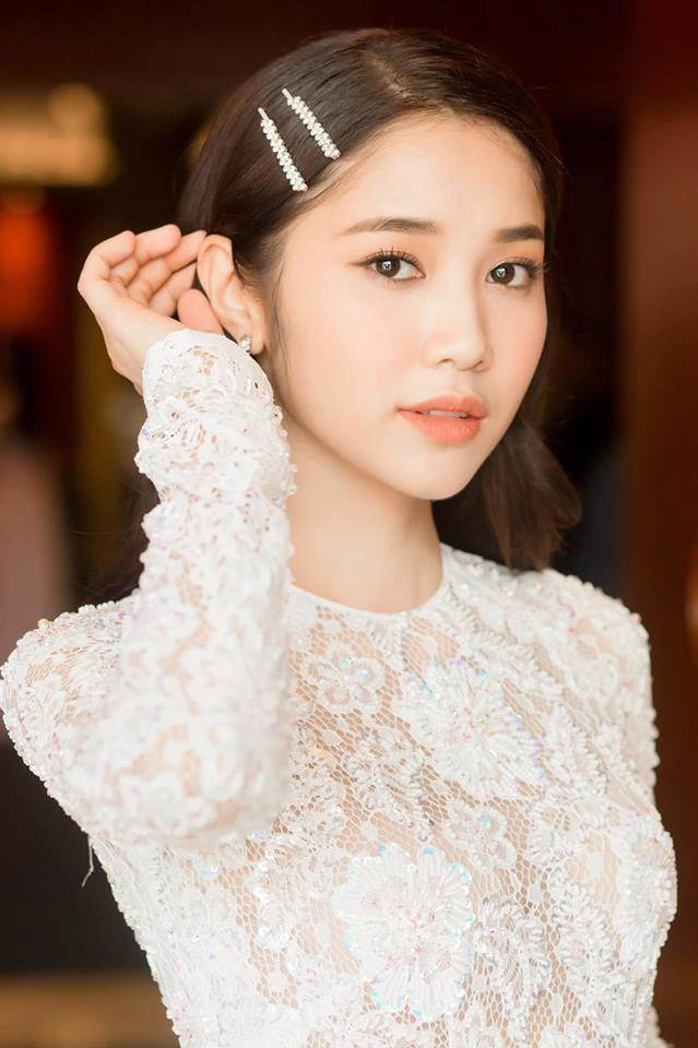 em gái mưa của ngọc trinh bất ngờ đăng ảnh bikini body và vòng một cực nóng bỏng