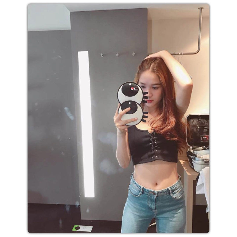 em gái mưa của ngọc trinh bất ngờ đăng ảnh bikini body và vòng một cực nóng bỏng
