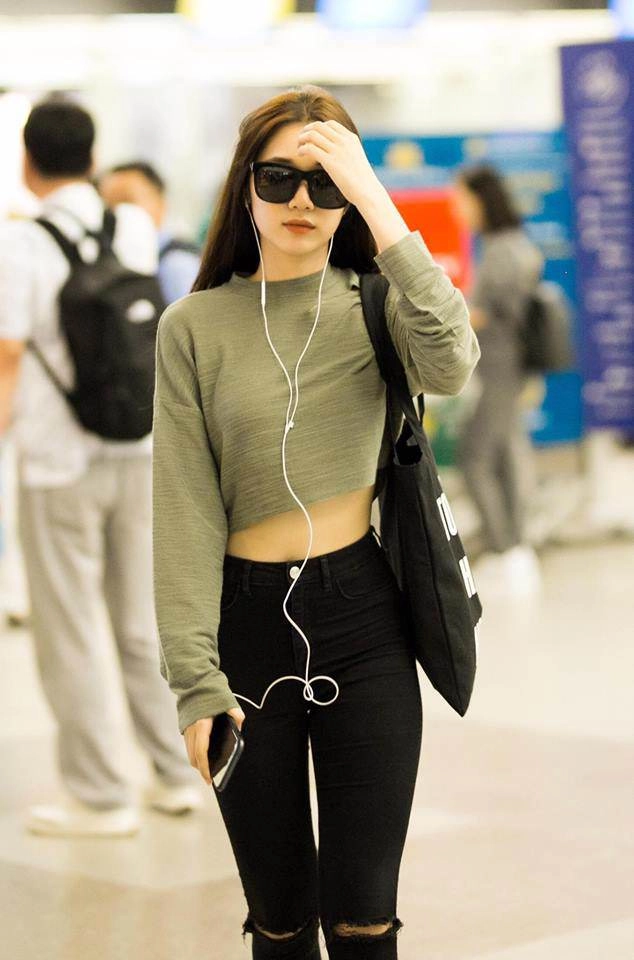 em gái mưa của ngọc trinh bất ngờ đăng ảnh bikini body và vòng một cực nóng bỏng