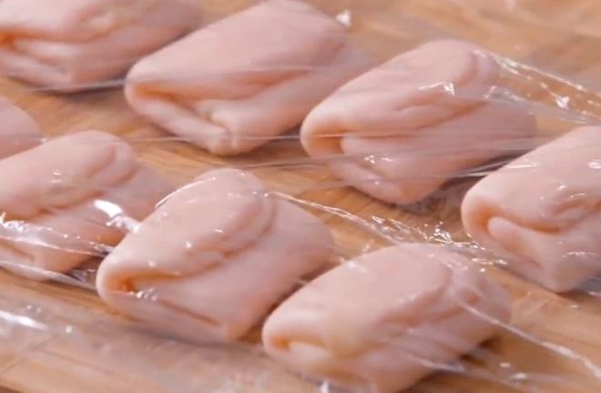 Gái xinh gợi ý cách làm bánh trung thu hoa sen chiên ngàn lớp đẹp mê mẩn hút nghìn like
