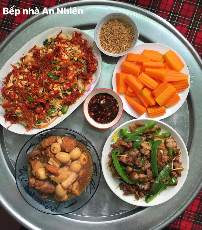 Gần 10 năm làm vợ 8x suốt ngày được chồng đi chợ nấu cơm chăm sóc như bà hoàng