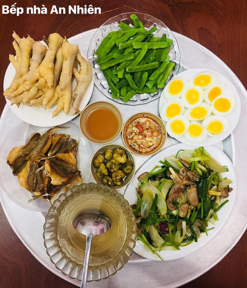 Gần 10 năm làm vợ 8x suốt ngày được chồng đi chợ nấu cơm chăm sóc như bà hoàng