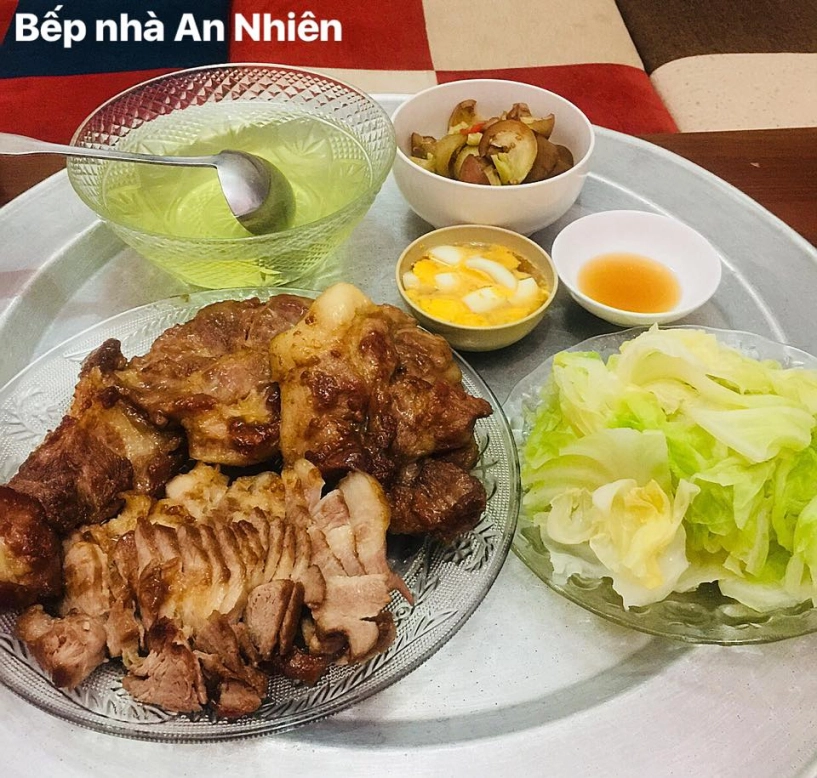 Gần 10 năm làm vợ 8x suốt ngày được chồng đi chợ nấu cơm chăm sóc như bà hoàng