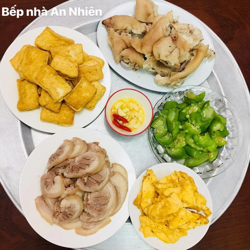 Gần 10 năm làm vợ 8x suốt ngày được chồng đi chợ nấu cơm chăm sóc như bà hoàng