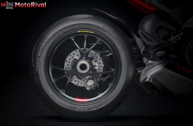 Gắp đôi trên panigale v4 2025 chắc chắn không đẹp nhưng liệu có tốt hơn gắp đơn pro-arm trước đây