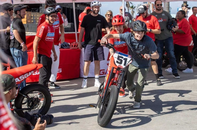 Gasgas ra mắt xe đạp điện mới với đội supercross 2024