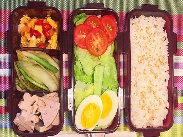 gato với những hộp cơm đẹp xuất sắc đồng nghiệp của chồng còn muốn ăn ké