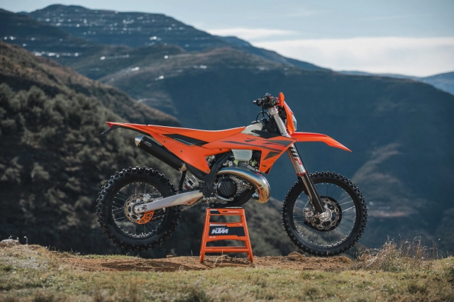Gia đình xe địa hình enduro ktm exc 2025 chính thức lộ diện