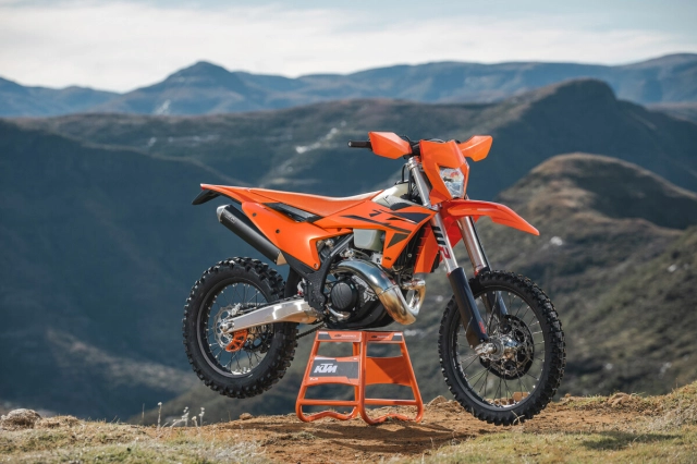Gia đình xe địa hình enduro ktm exc 2025 chính thức lộ diện