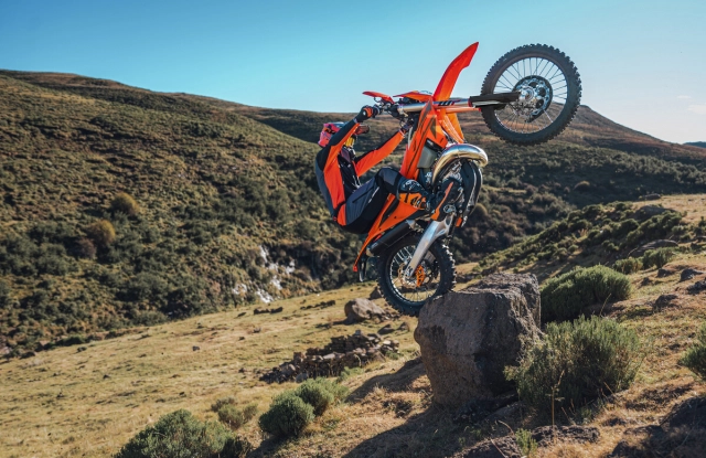Gia đình xe địa hình enduro ktm exc 2025 chính thức lộ diện