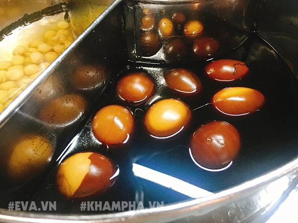 Giữa cơn lốc trà sữa sài gòn vẫn có một xe chè tàu 60 năm mỗi đêm bán trăm ly